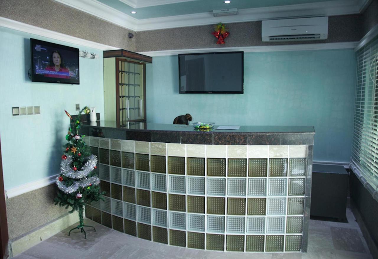 โรงแรมไมล์สโตน Ogombo ภายนอก รูปภาพ
